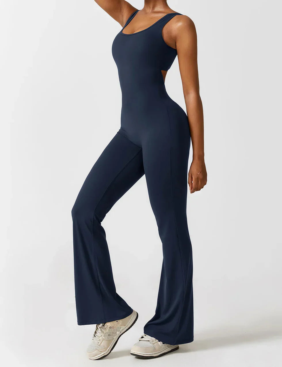 Elenaya – Flared shaping jumpsuit met diepe V-rug