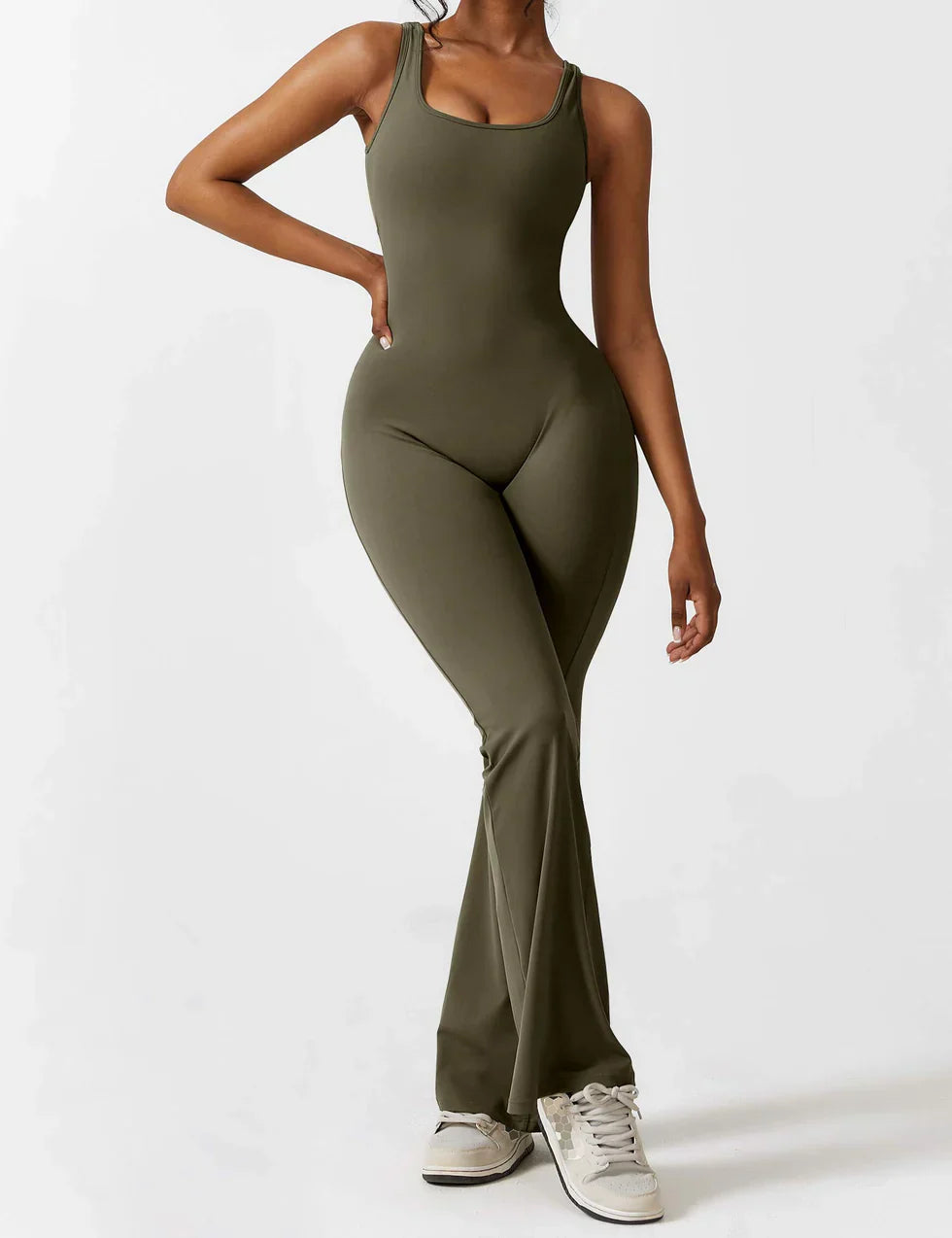 Elenaya – Flared shaping jumpsuit met diepe V-rug