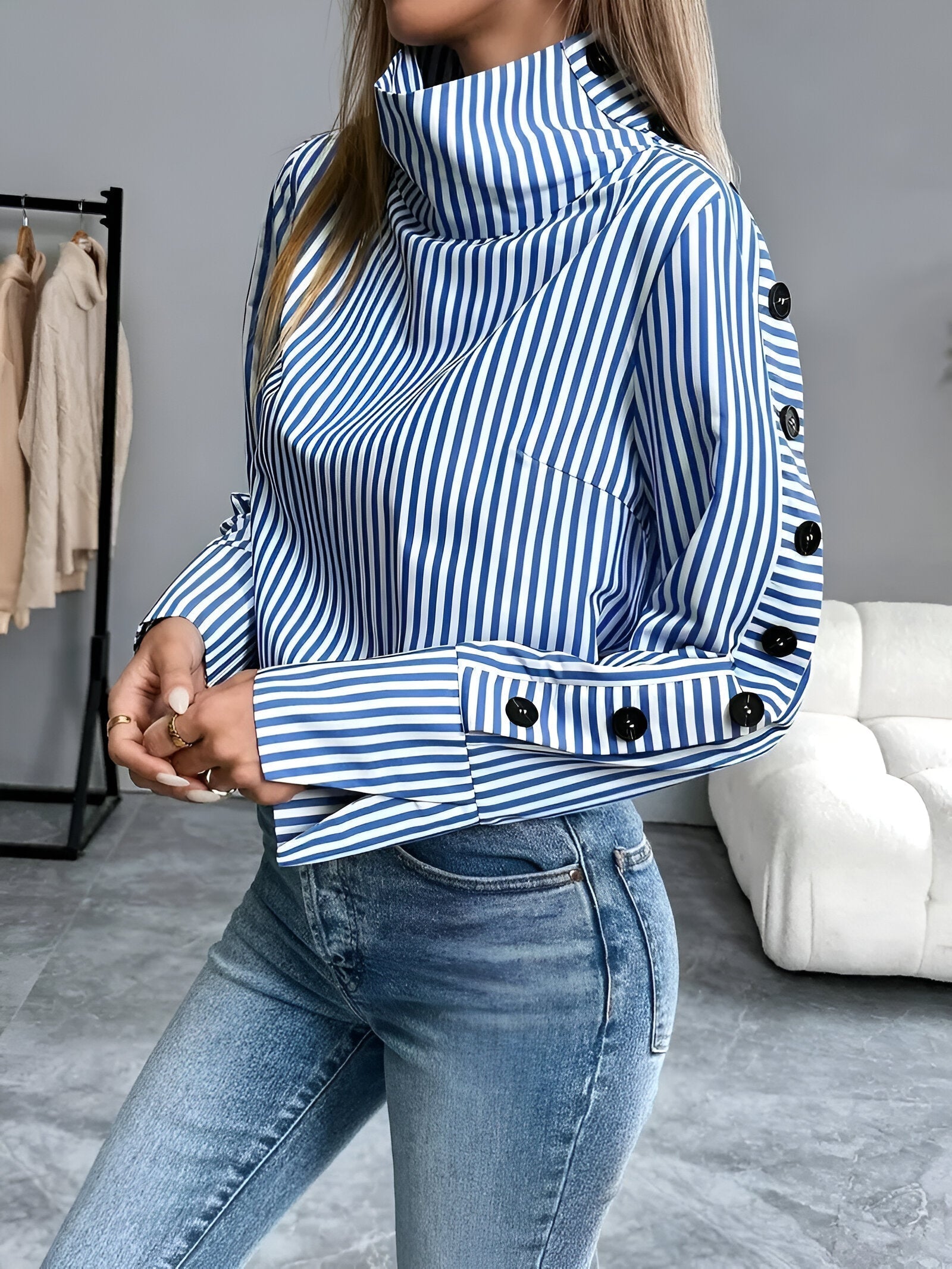Isaline Striped Shirt – stijlvol overhemd met tijdloze strepen en elegante details