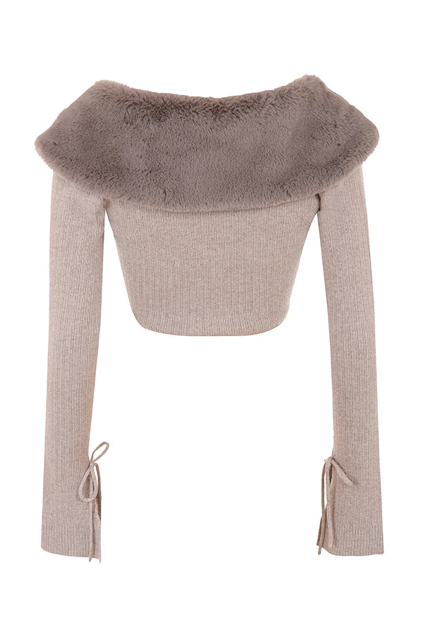 Mirelle Jurk – Beige Gebreide Jurk met Nepbontkraag en Elegante Knopen