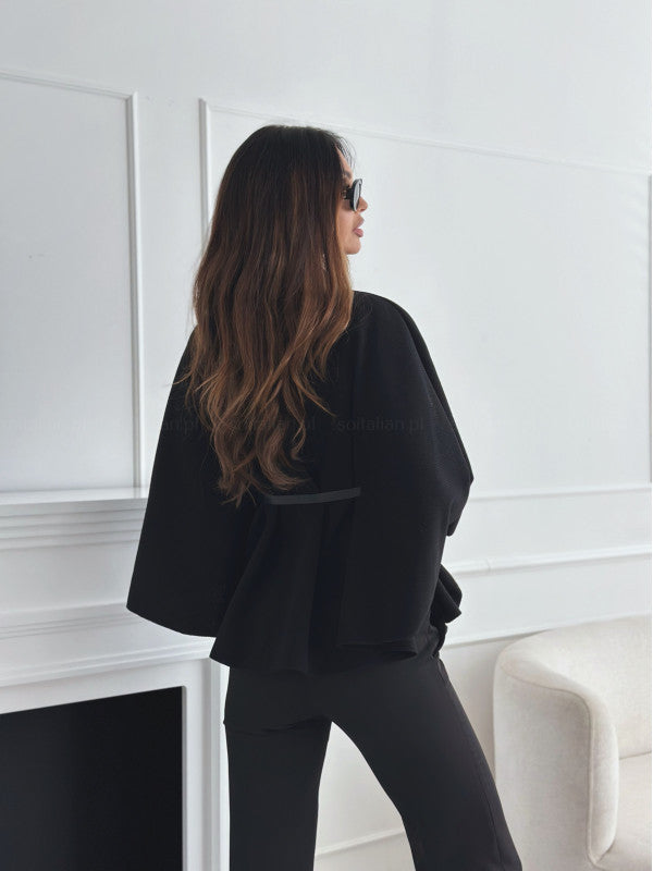 Cyarisse – Batwing Cloak Top met Riem, Warm & Elegant