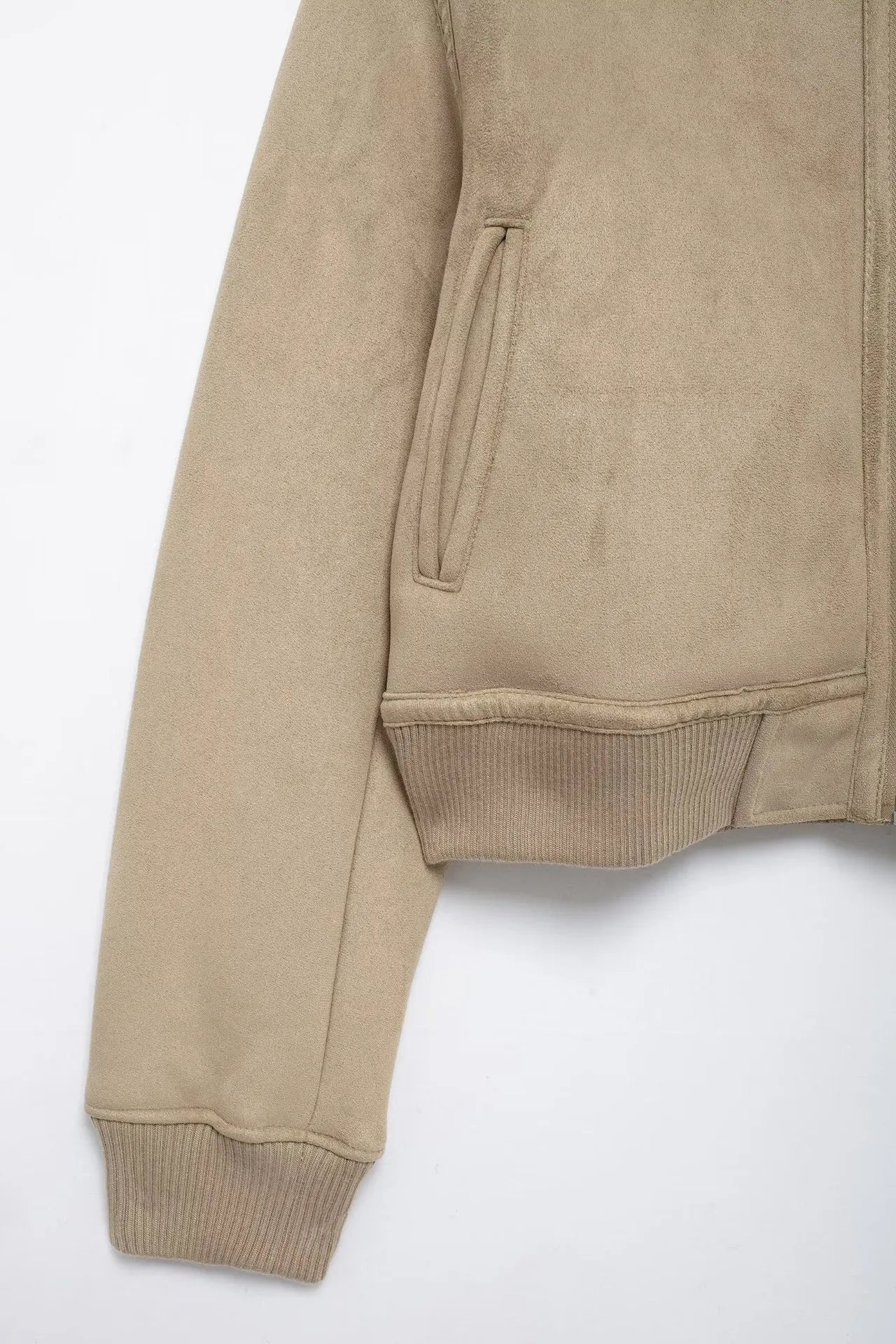 Corvella Jack – Beige Jack met Imitatiebontkraag en Verfijnde Afwerking