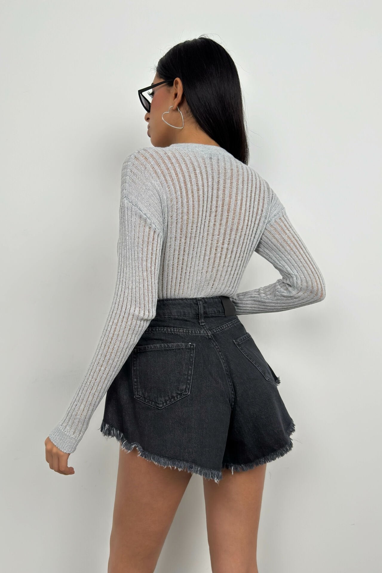 Cyrénne Grijze Geribbelde Damesblouse – Modern en Elegant