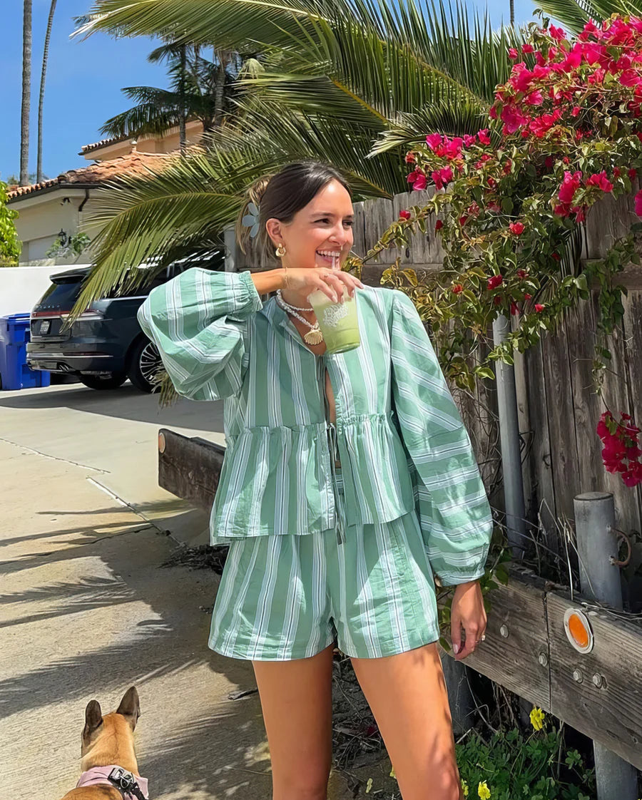 Serelina – zomerset met gestreepte peplum top en short voor een speelse, flatterende look