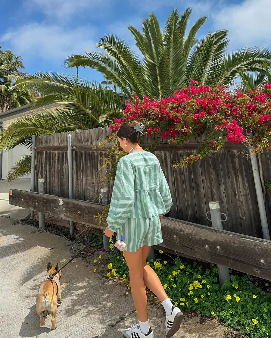 Serelina – zomerset met gestreepte peplum top en short voor een speelse, flatterende look