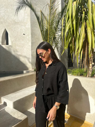 Selviane – Luchtige co-ord set met losvallende blouse en rechte broek  html Copy Edit