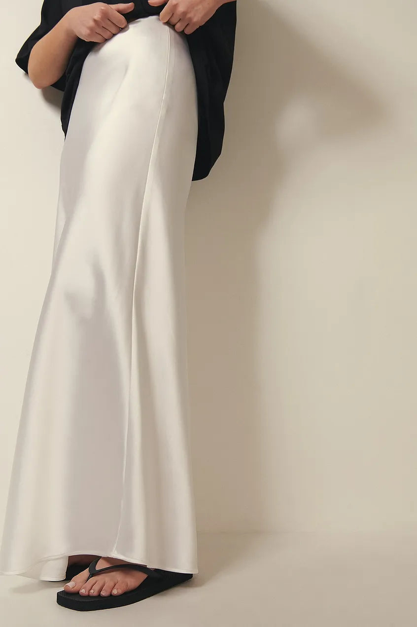 Celeste – Satijnen Midi-Rok met Flatterende Taille en Luxe Glans