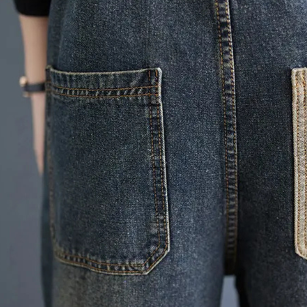 Agatia – Denim Jumpsuit met Verstelbare Banden en Tijdloze Flair