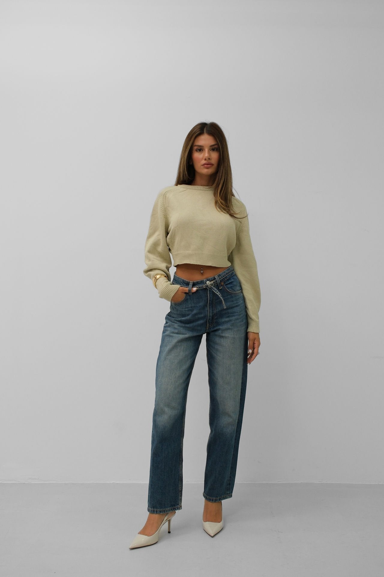 Selvya Crop Top – Verfijnde Eenvoud met Moderne Allure