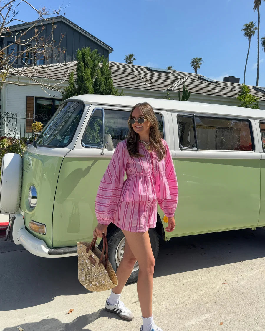 Serelina – zomerset met gestreepte peplum top en short voor een speelse, flatterende look