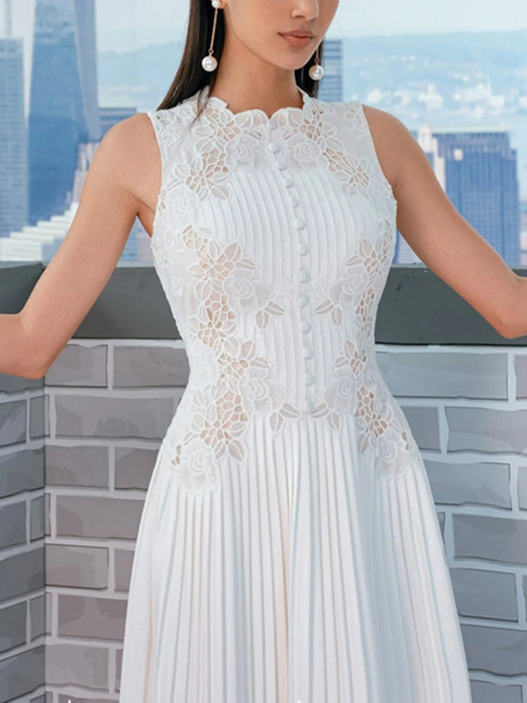 Auralène – Witte zomerjurk met gehaakte details en geplooide rok