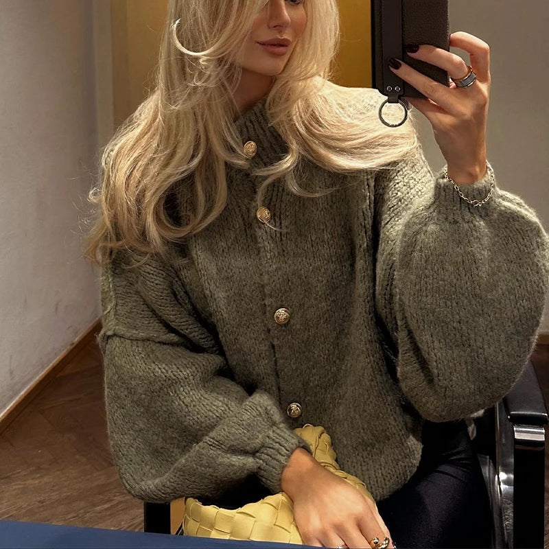 Fenoura – Oversized dames cardigan met luxe gouden details