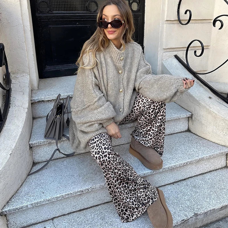 Fenoura – Oversized dames cardigan met luxe gouden details